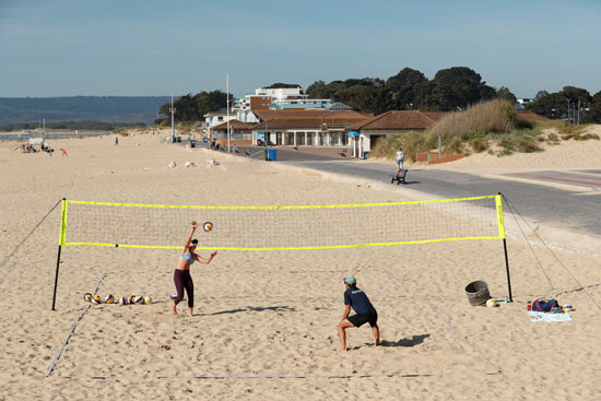 ممارسة الالعاب الرياضية على الشواطئ