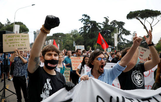 تظاهرات فى ألبانيا ضد إجراءات الحظر