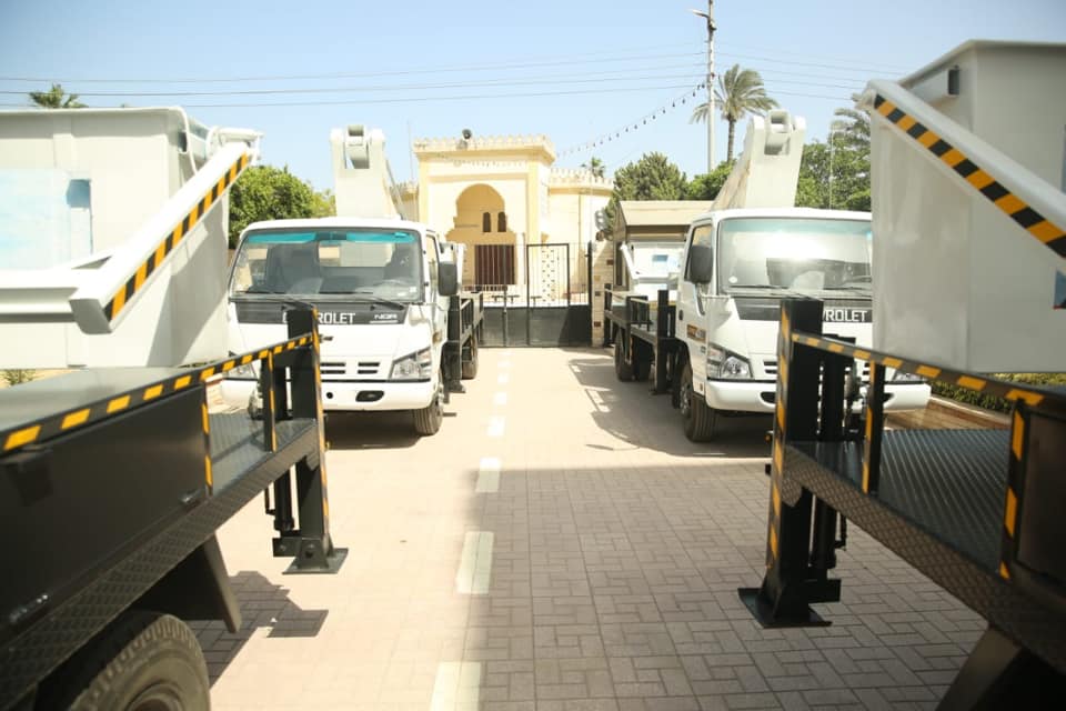 دعم الوحدات المحلية بسيارات لرفع كفاءة الإنارة العامة بكفر الشيخ (5)