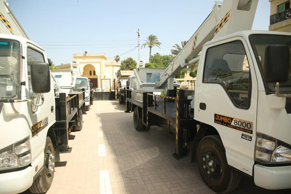 دعم الوحدات المحلية بسيارات لرفع كفاءة الإنارة العامة بكفر الشيخ (3)