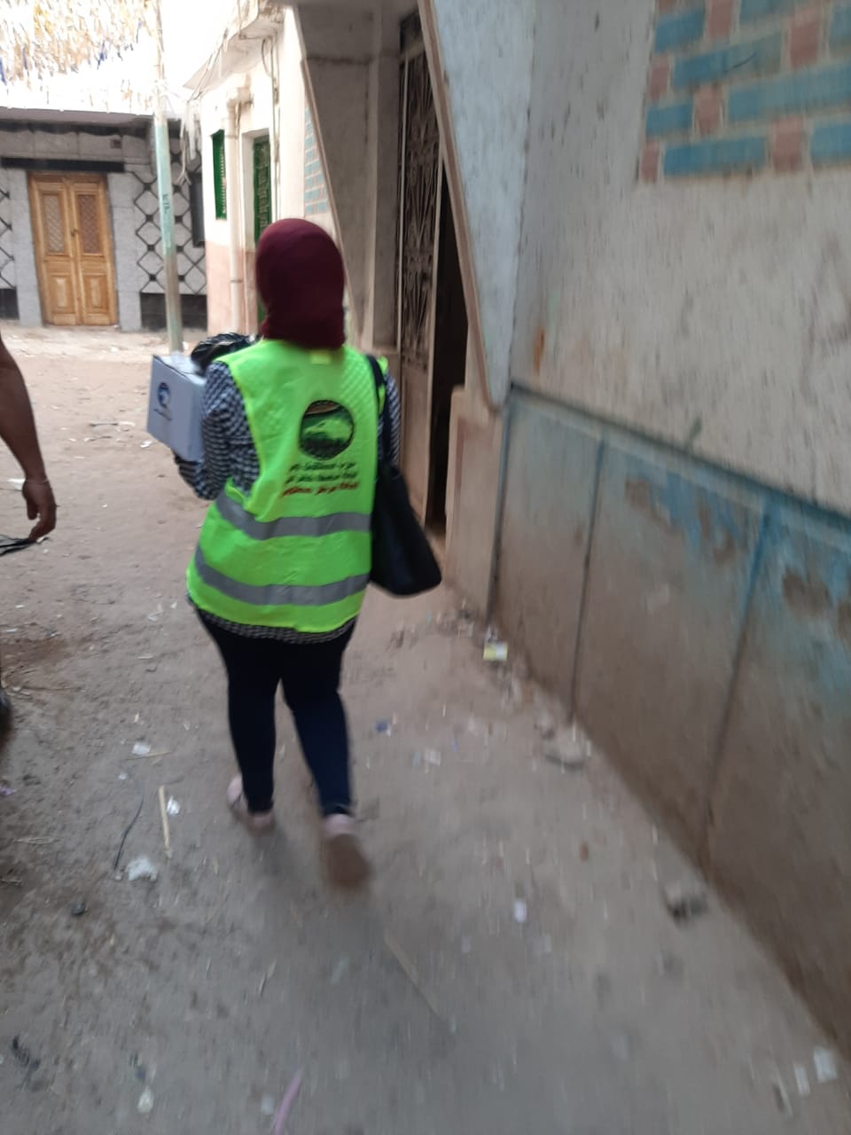 توزيع مواد غذائية  (1)