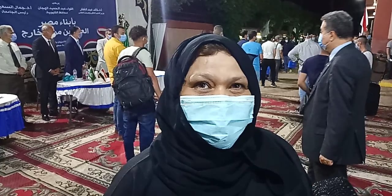 2 سهام عبد الله أحد العائدين من الخارج