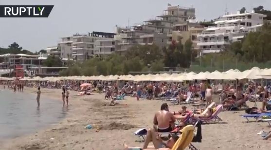 تكدس على شواطئ اليونان