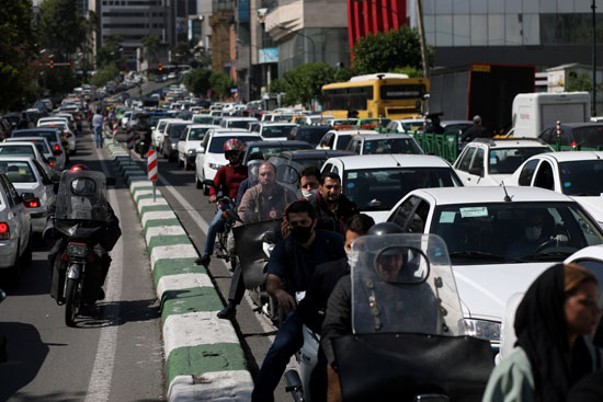 الازدحام فى شوارع طهران يهدد بعودة انتشار الفيروس مجددا