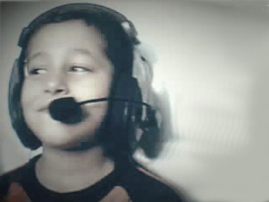 طالب من الغربية يبدع فى الإنشاد (1)