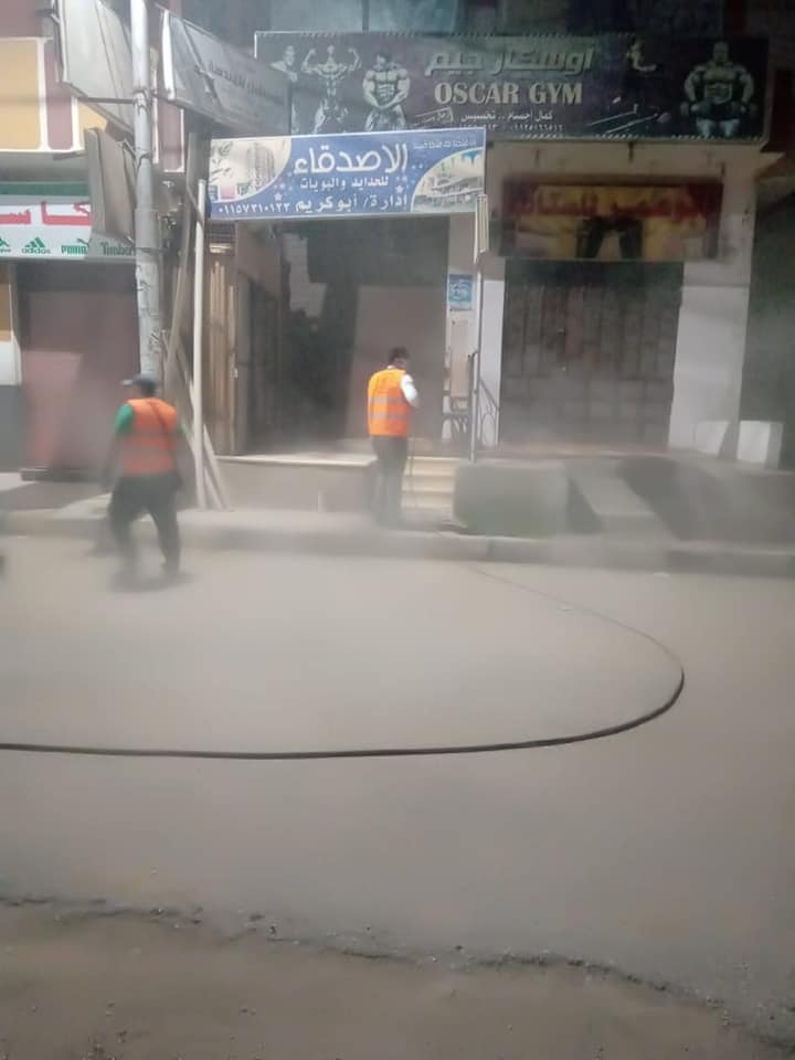 رش وتعيم شوارع مدينة الطود