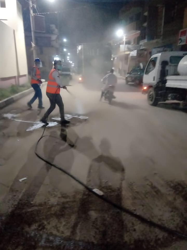 حملات التعقيم الليلية بشوارع مدن الأقصر حملات التعقيم الليلية بشوارع مدن الأقصر