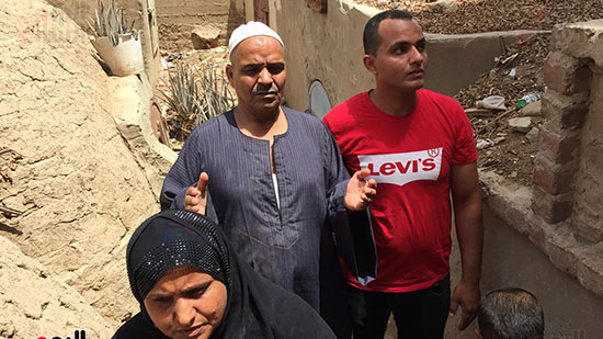 أسرة الشهيد مؤمن أبو اليزيد (2)