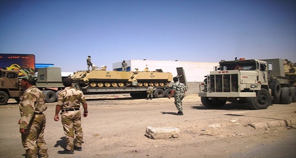 عربات تابعة للجيش المصري أثناء الحملة العسكرية على قرية البرث، مايو 2013