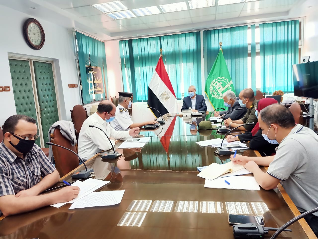 محافظ القليوبية خلال الاجتماع