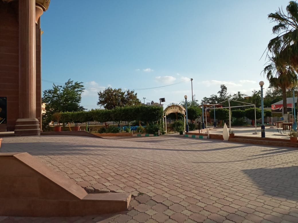 غلق حديقة الحيوان وصنعاء وخلوها من المواطنين (1)