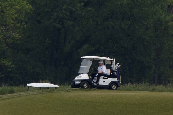 الرئيس الأمريكى بملعب الجولف