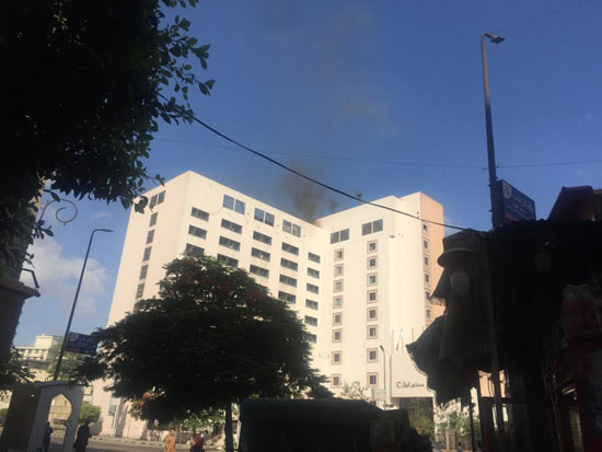 حريق أعلى سطح مستشفى الهلال في وسط البلد (1)