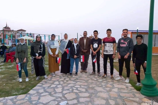 متطوعون شباب يهدون ملابس العيد للمستحقين فى مدينة العريش (8)