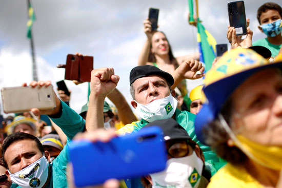 حالة من الجدل هيمنت على أداء الحكومة البرازيلية فى التعامل مع كورونا