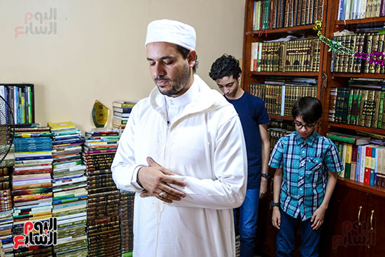 الشيخ احمد المالكي مع ابناءه (2)