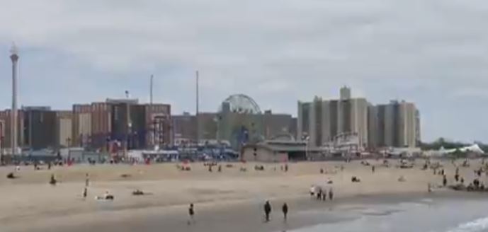 سكان نيويورك في الشواطئ
