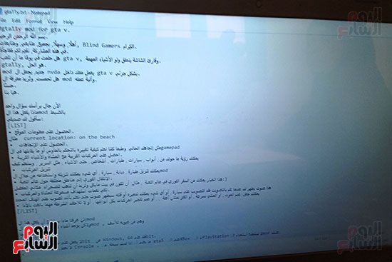 طالب كفيف يصمم البرامج على الكمبيوتر  (3)