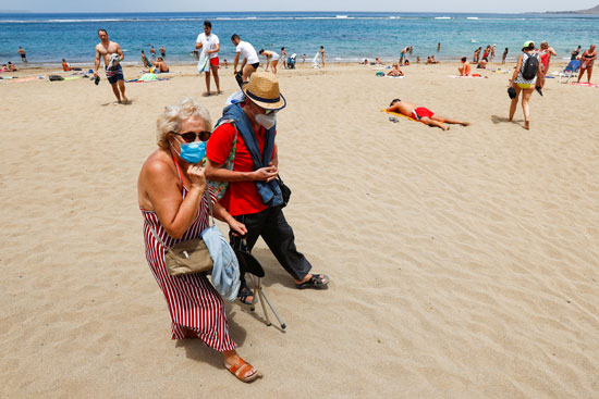 كبار السن على شاطئ لاس كانتيراس