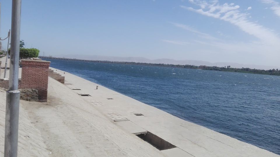 الشواطئ بكورنيش نيل إسنا خالية من الأهالى فى العيد الشواطئ بكورنيش نيل إسنا خالية من الأهالى فى العيد