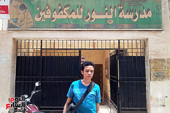  طالب كفيف يصمم البرامج على الكمبيوتر  (6)