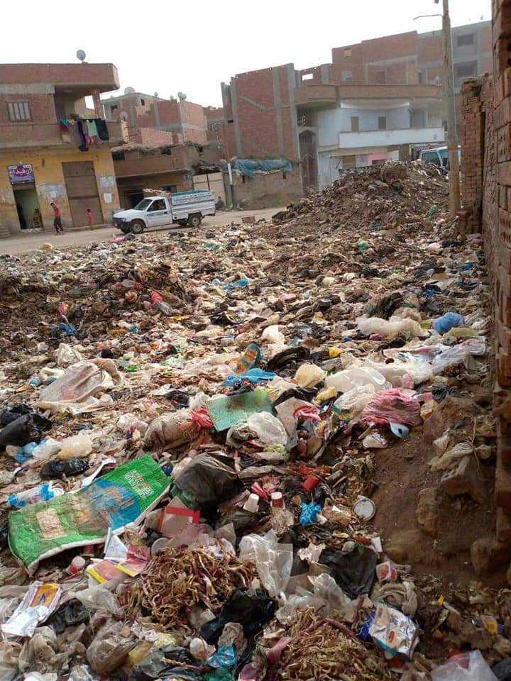 تلال القمامة بقرية سندبسط