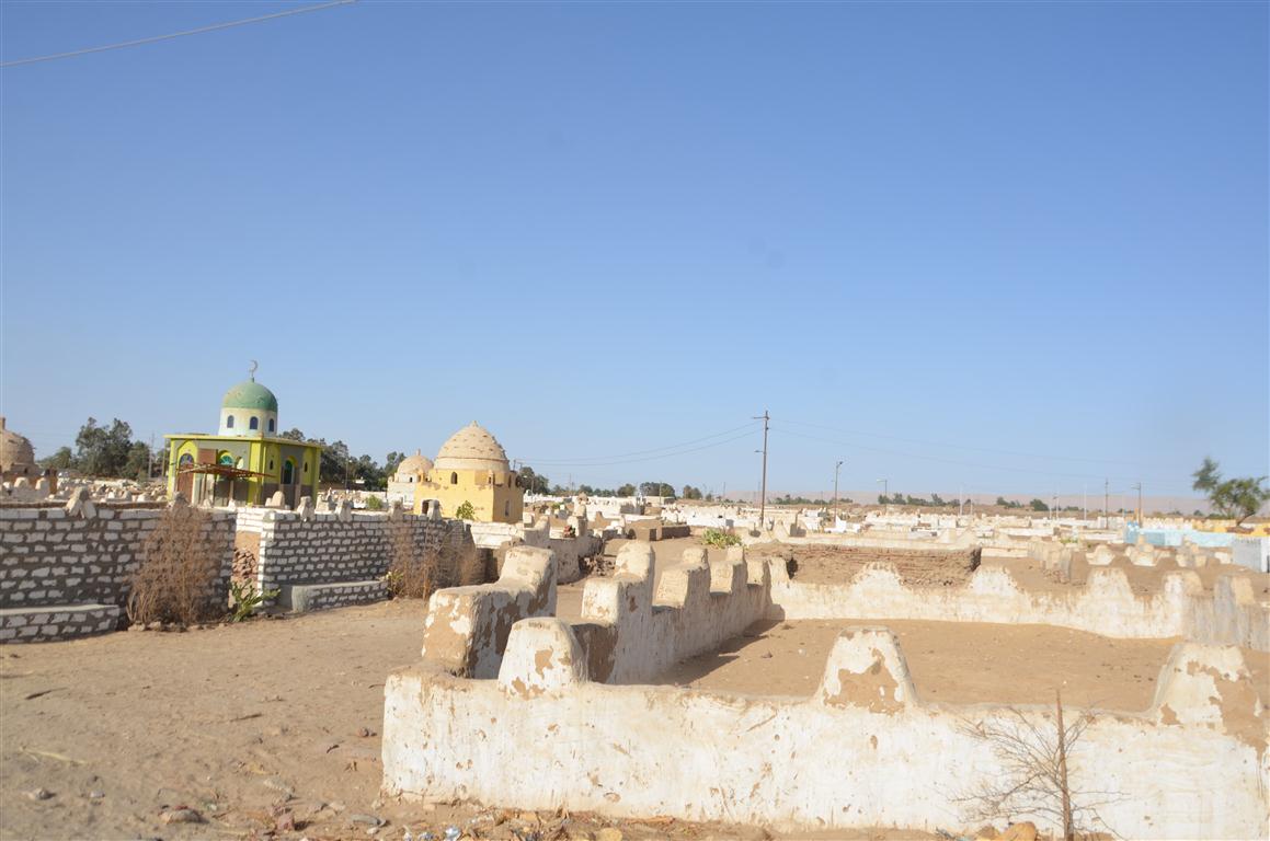 مقابر الأقصر مغلقة ولجان شعبية تكافح التجمعات بثالث أيام العيد (7)