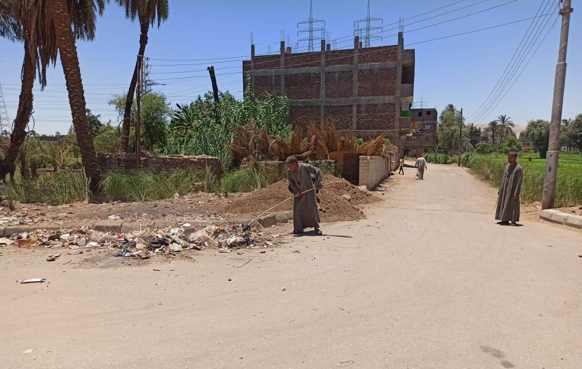 حملات نظافة وتجميل بأيدى أهالى الكرنك