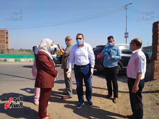 تحرير محاضر لـ9 محلات لمخالفتهم الحظر و12 محضر إشغال طريق ببلبيس فى الشرقية (1)