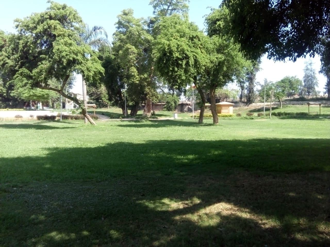 خلو الحدائق من المواطنين