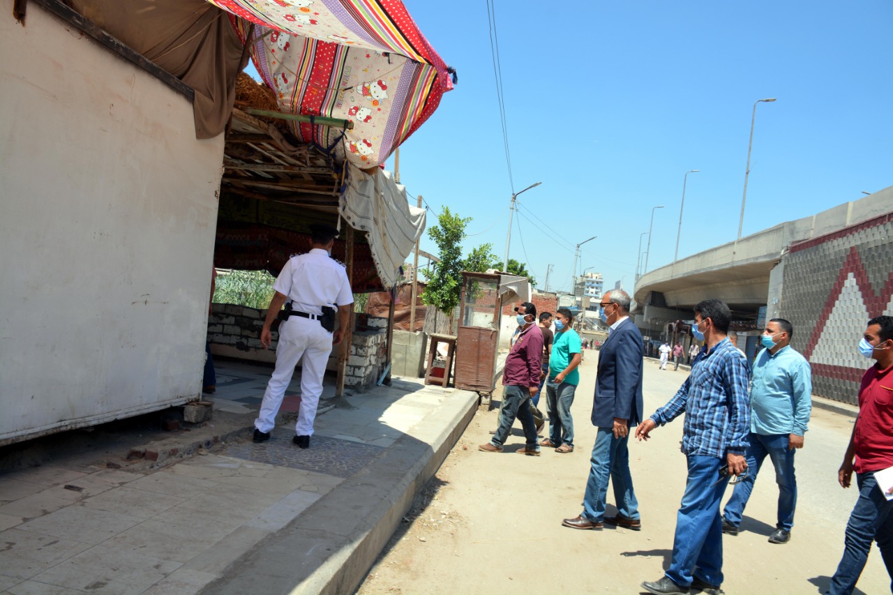 محافظ القليوبية خلال الجولة محافظ القليوبية خلال الجولة