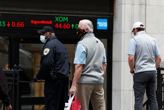 الحفاظ على التباعد الاجتماعى عند دخول المقر الحفاظ على التباعد الاجتماعى عند دخول المقر