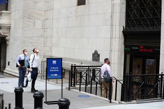 إلتزام المتداولون بالكمامات إلتزام المتداولون بالكمامات