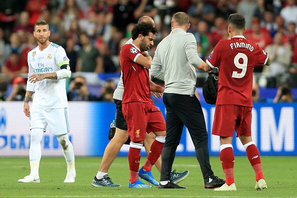 محمد صلاح يبكي محمد صلاح يبكي