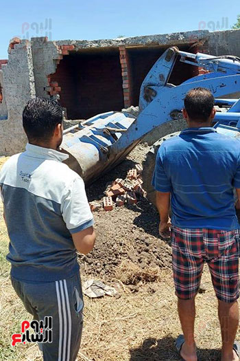إزالة 4 حالات تعد على الأراضى الزراعية بالدقهلية (3)