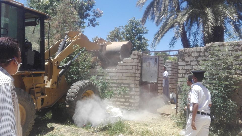 إزالة تعديات بالأراضى الزراعية جنوب الأقصر إزالة تعديات بالأراضى الزراعية جنوب الأقصر