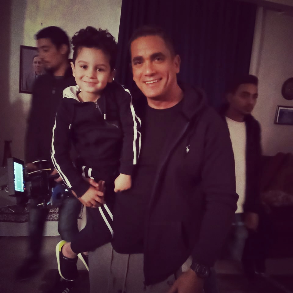 الطفل إياد مع النجم أمير كراره (2)