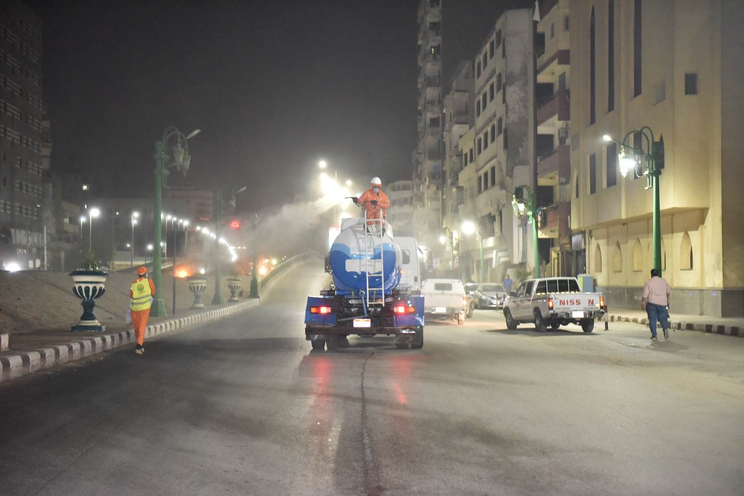 محافظ أسيوط يتفقد أعمال التطهير والنظافة بحي غرب (13)