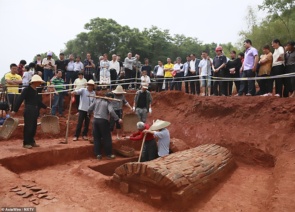 المقبرة المكتشفة (5)