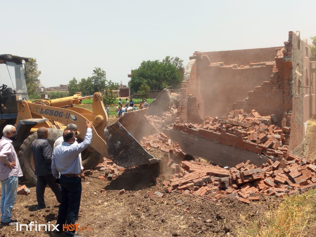 إزالة 8 حالات تعدي علي اراضي زراعية بمنيا القمح في الشرقية  (4)