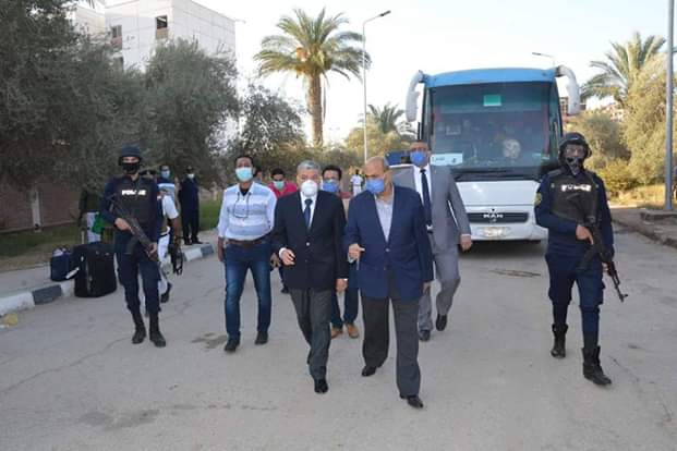 محافظ المنيا ورئيس الجامعة يتابعان إجراءات انهاء الحجر الصحي (5)