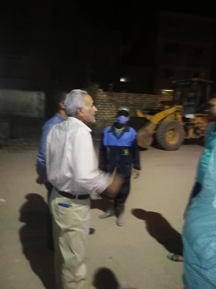 حملات نظافة ليلية بشوارع مدينة إسنا