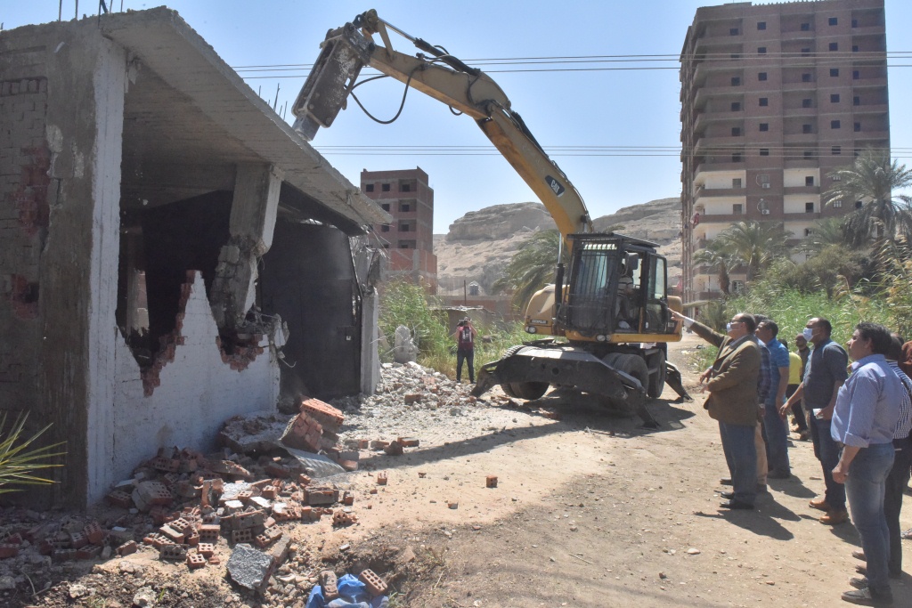 حملات ازالة مخالفات المبانى باسيوط (7)