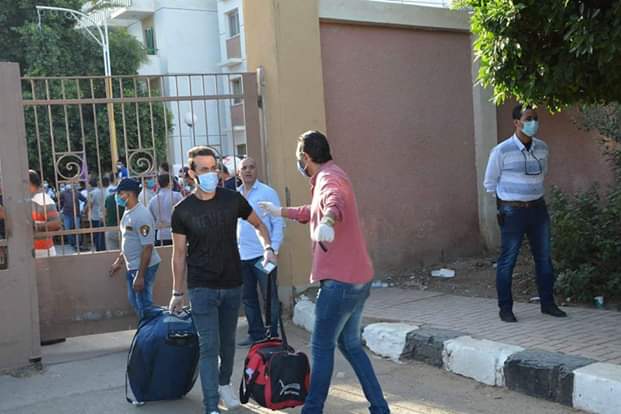 محافظ المنيا ورئيس الجامعة يتابعان إجراءات انهاء الحجر الصحي (4)