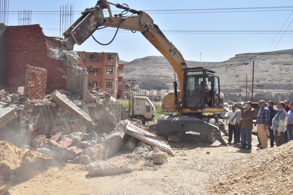 حملات ازالة مخالفات المبانى باسيوط (13)