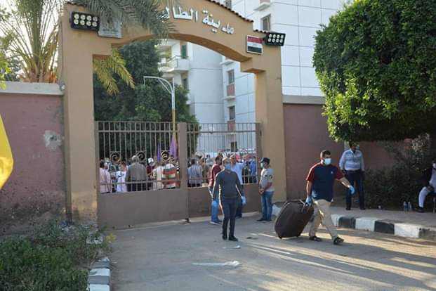 محافظ المنيا ورئيس الجامعة يتابعان إجراءات انهاء الحجر الصحي (3)