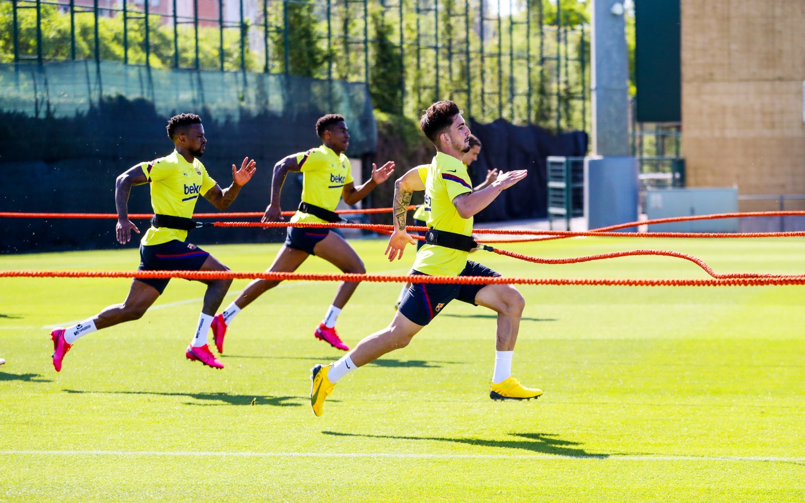 لاعبو برشلونة لاعبو برشلونة