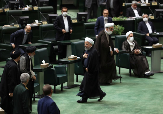 حسن روحانى الرئيس الإيرانى داخل البرلمان
