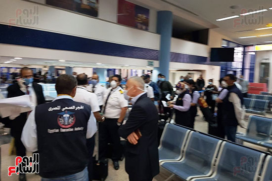 العائدين من الخارج بمطار مرسي علم (7)