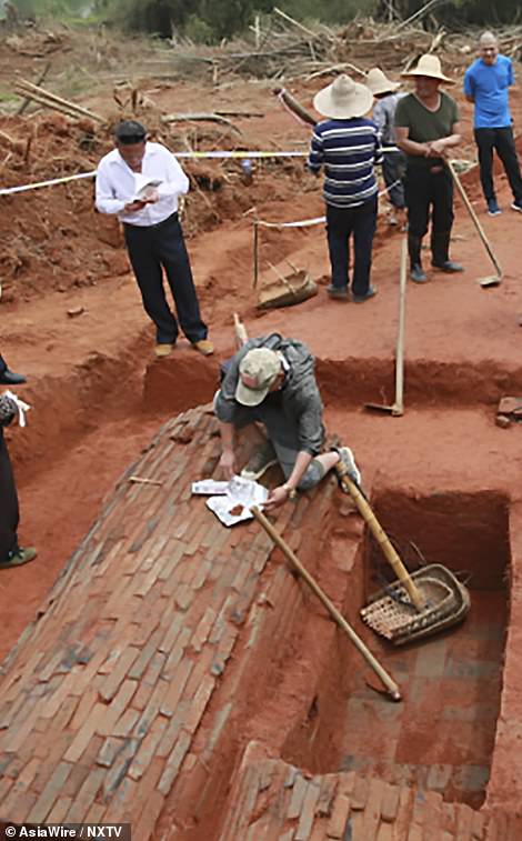 المقبرة المكتشفة (2)